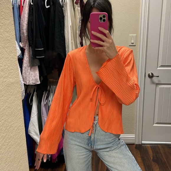 CLOSET CLEAR OUT: NWT NY & CO Orange Tie Front Top 🧡 - Picture 3 of 5
